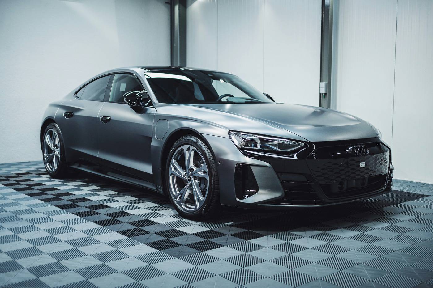 Audi bil i tvätthall